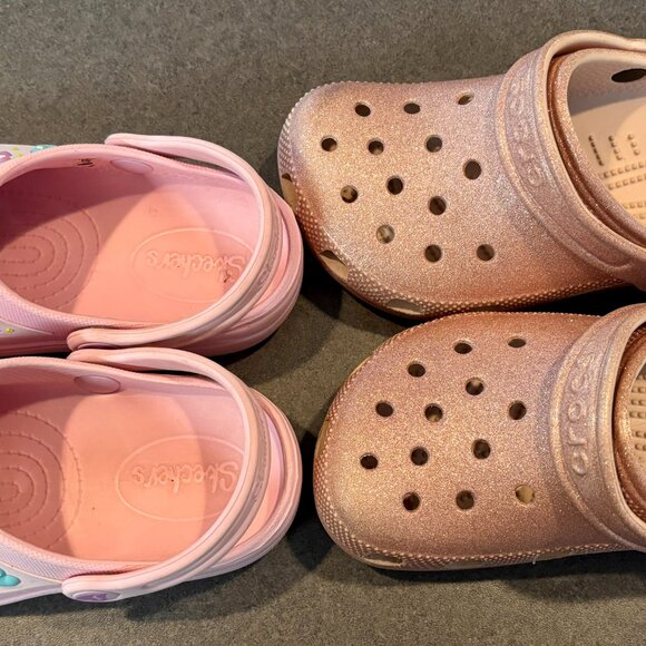 Lot of 2 Girls Slides: Crocs Kids J1/Skechers..one size smaller - Picture 1 of 11